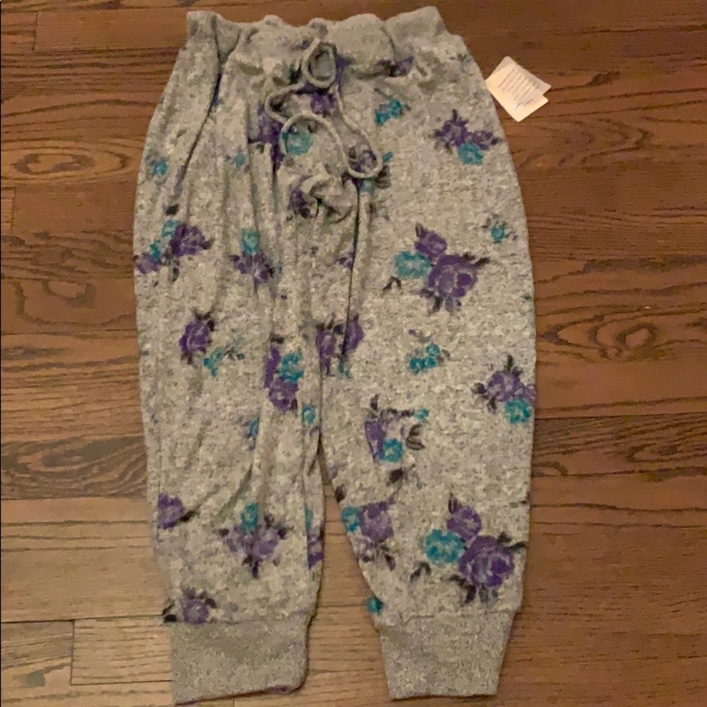 MAKE+MODEL CAPRI FLEECE PANT .